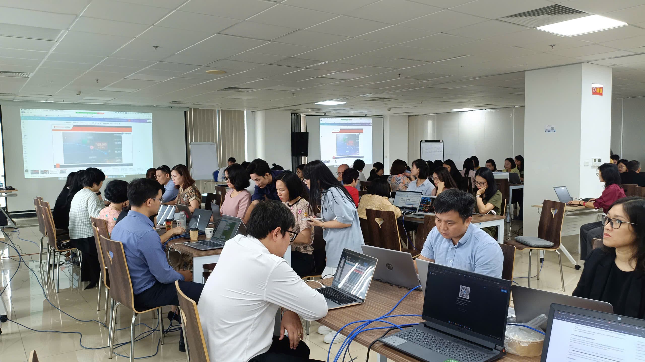 Buổi đào tạo ứng dụng Claude AI thực tế cho đội ngũ đào tạo nội bộ
